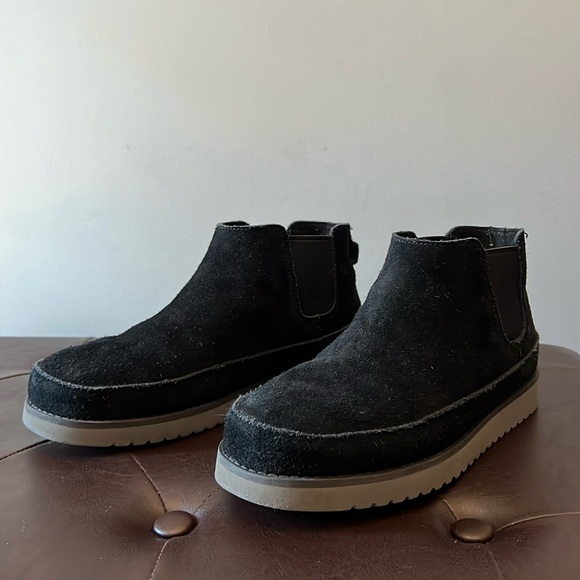 UGG Other - UGG, Koolaburra by UGG, Men’s size 7, Black, Easson style fleece lined boot.